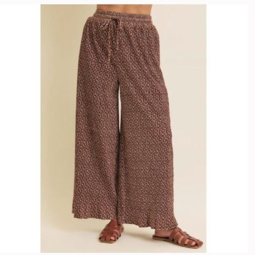 NWT IN FEBRUARY  Blue Floral Fever Velvet Wide Leg Pull on Side Pockets Pants